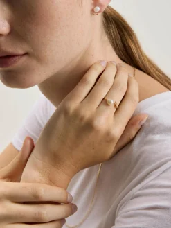 MARIA BLACK Baroque Twirl Oorbel